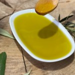 Zeytinyağı 1 kg – Soğuk Sıkım, Yoğun Aromalı ve Sofralık Kullanıma Uygun