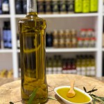 Zeytinyağı 1 kg – Soğuk Sıkım, Yoğun Aromalı ve Sofralık Kullanıma Uygun